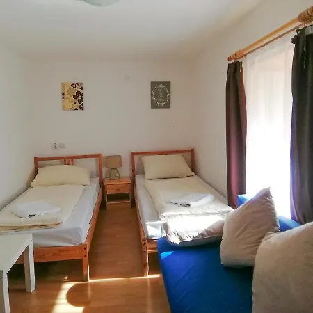 Semesterbostad Haus Senna *